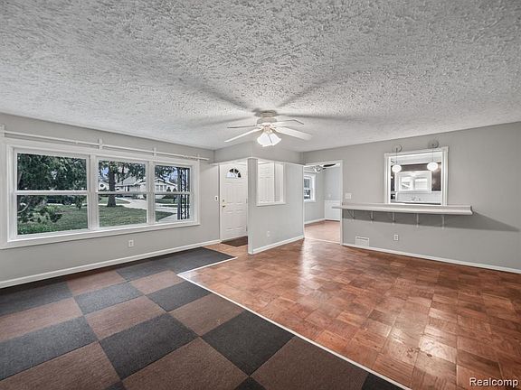 5th image of 3153 Bessie St