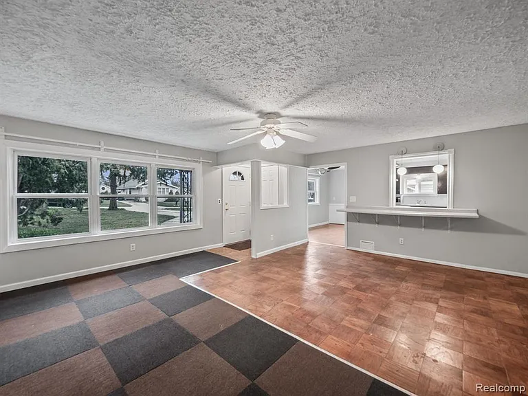 3153 Bessie St — Photo 5