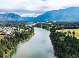 1020 Riparian Dr, Columbia Falls, MT 59912