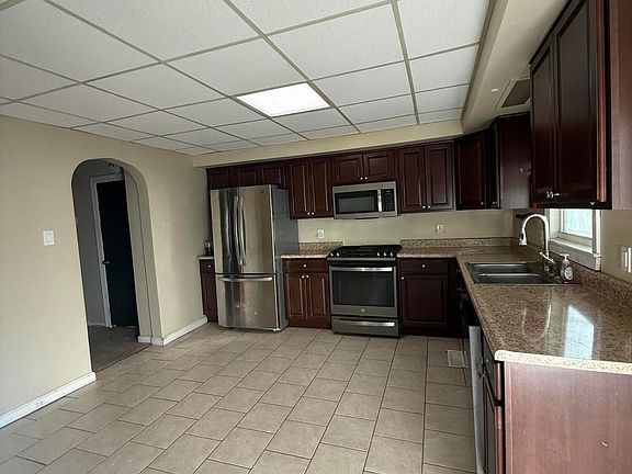 5th image of 312 E Walton Ave