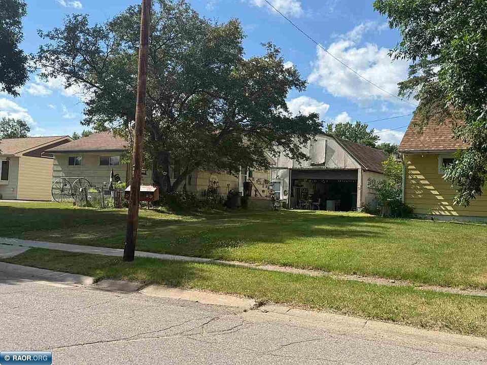 2nd image of 207 Wyandotte Rd