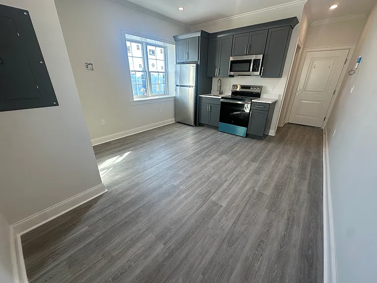 134 Linden St #102 — Photo 1