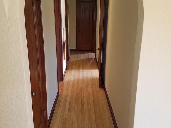 5th image of 2338 Franklin Ave E APT 2