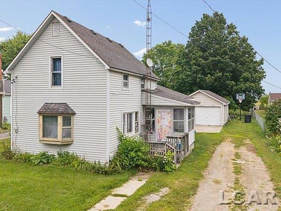 4th image of 215 Woodstock St