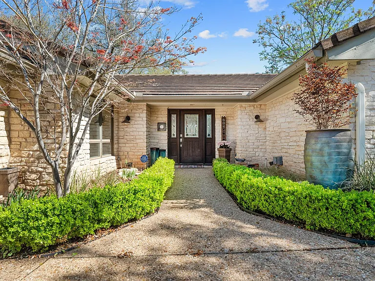 604 Rolling Green Dr — Photo 1