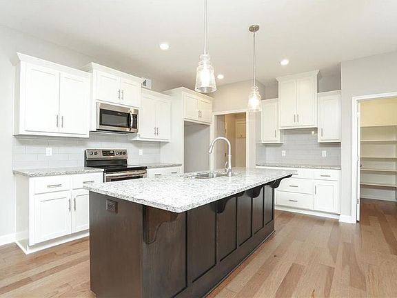 2nd image of 1016 NE Brookfield Dr