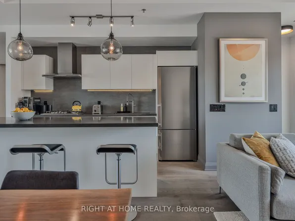 41 Ossington Ave #405, Toronto, ON M6J 2Y9