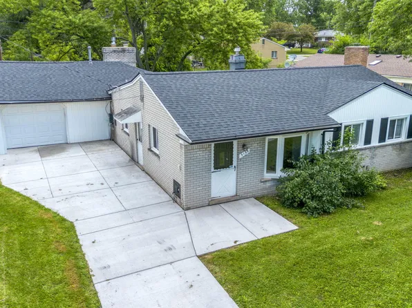 3168 Herbell Dr, Waterford, MI 48328