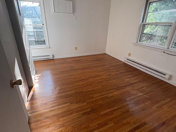5th image of 868 Forest Ave #1
