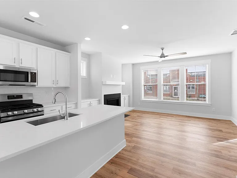 628 Amalfi Dr — Photo 1
