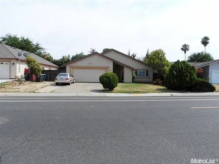 3212 Explorer Dr photo 1