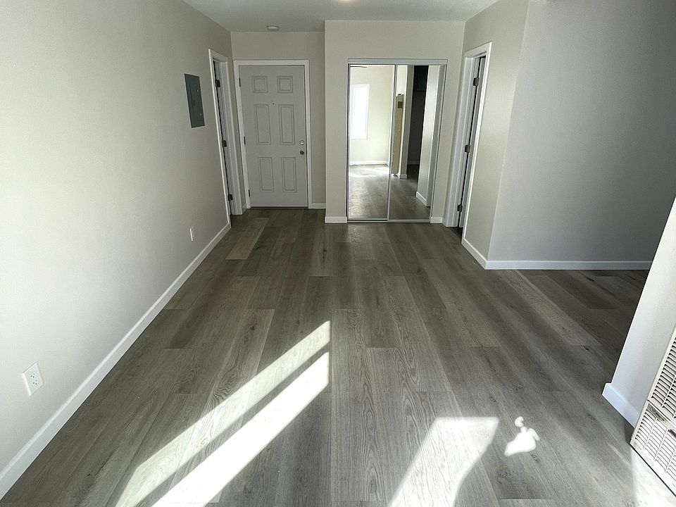 2nd image of 00-1007 E Ocean Blvd #22