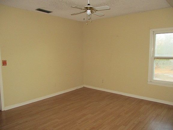 4th image of 3225 Sylvester Dr