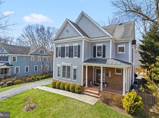 9204 Lindale Dr, Bethesda, MD 20817