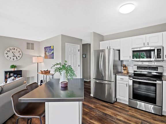 5th image of 810 Herndon Dr APT 3