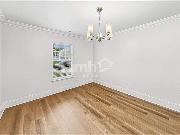 5th image of 3911 Laurel View Cir