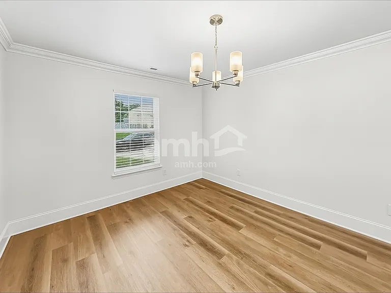 3911 Laurel View Cir — Photo 5