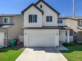 945 W McKenna Rd, Riverton, UT 84065