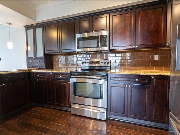 5th image of 700 E 9th St APT 10-M