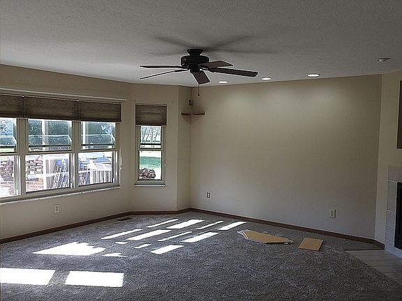4th image of 4380 Parkshore Dr