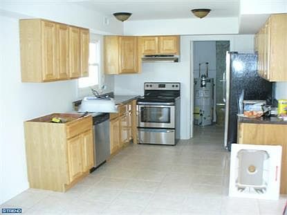 3rd image of 115 Eastbrook Ln