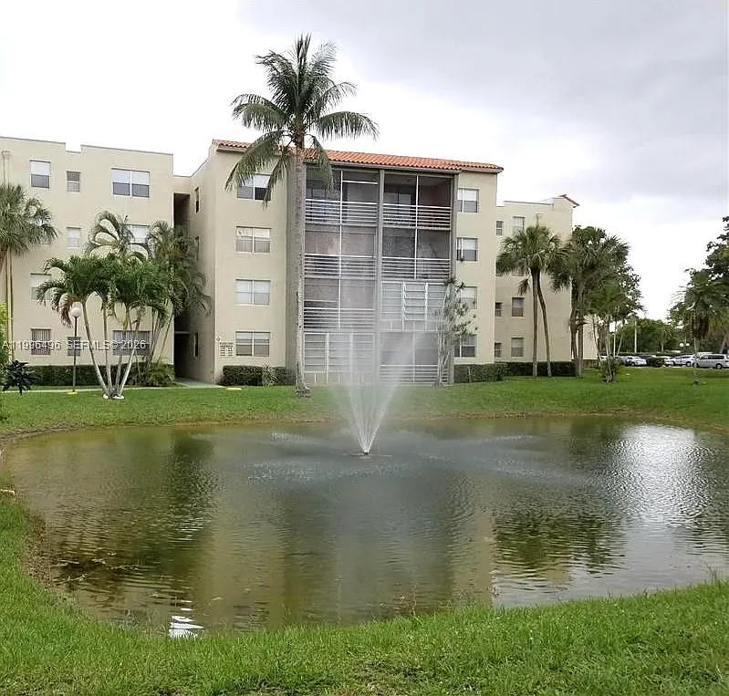 Courtyards Of Broward Con — Photo 1