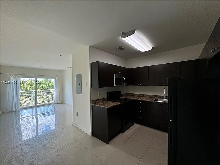 529 NE 62nd St #404 — Photo 3