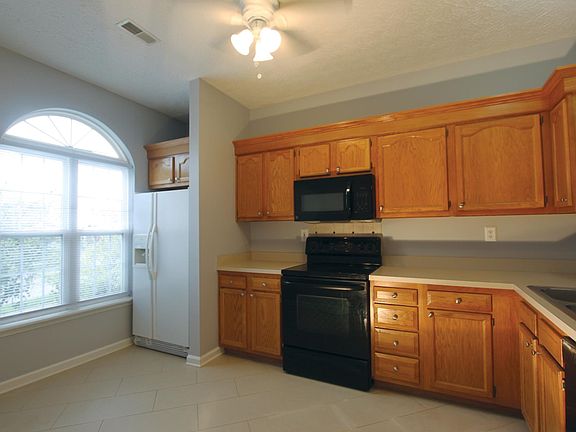 Eat-In Kitchen