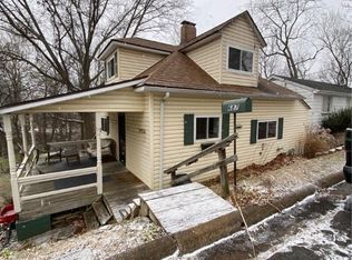 687 Wood St, Springdale, PA 15144