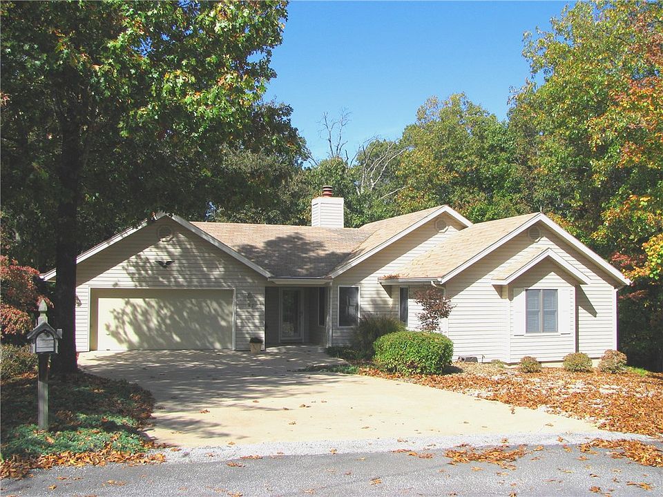 1st image of 27 Yarmouth Dr
