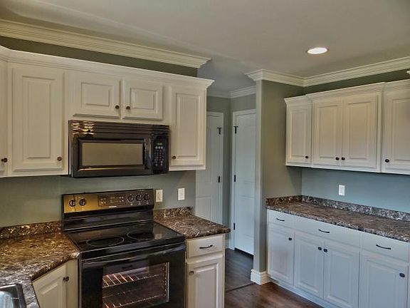 4th image of 255 Davis Dr