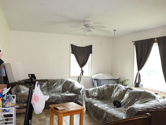 3rd image of 921 Pleasantview Dr