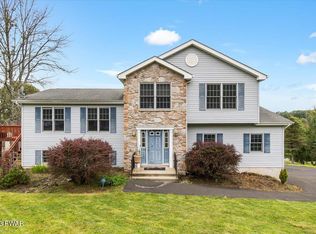 135 Grey Cliff Dr, East Stroudsburg, PA