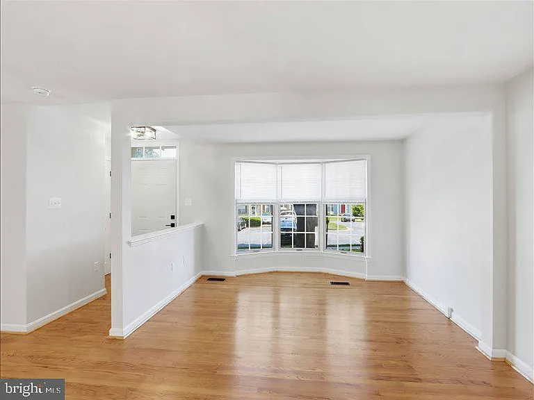 8026 Waterview Ct — Photo 7