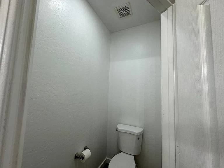 15238 W Custer Ln — Photo 5