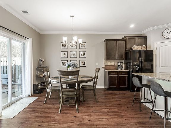 5th image of 305 Chapel Hill Trl