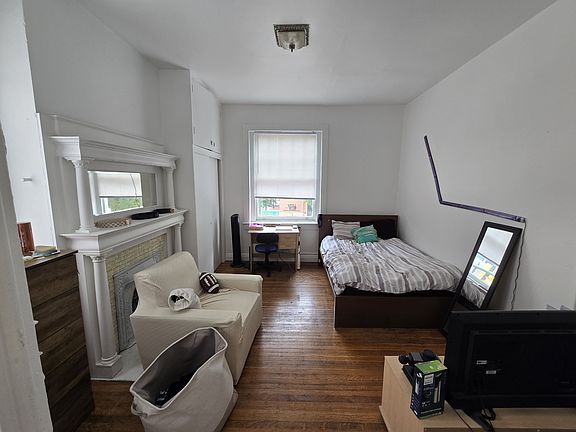 2nd image of 421 W Grace St #2002