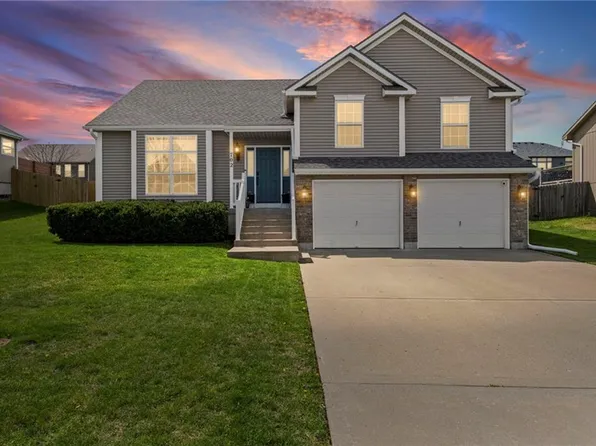 702 NW Eagle Dr, Grain Valley, MO 64029