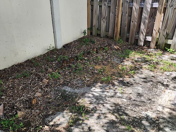 4th image of 1020 NE 17th Way #15198957
