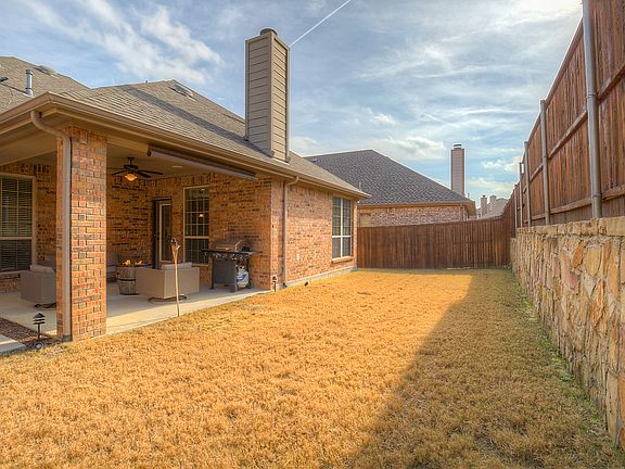5th image of 308 Westminster Dr
