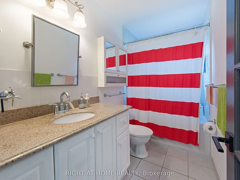 69 Alayne Cres — Photo 22