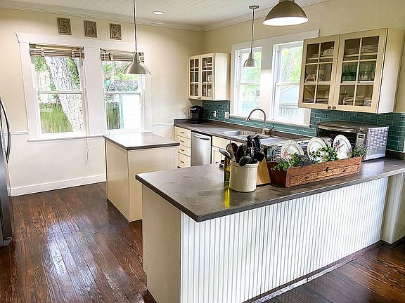 2nd image of 1206 N Avenue G #1