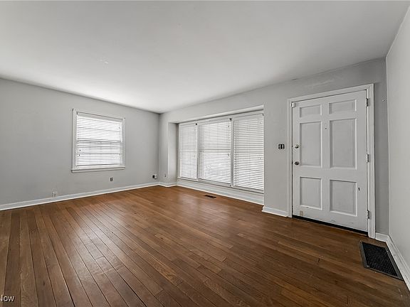 3rd image of 1691 Oakwood Ave