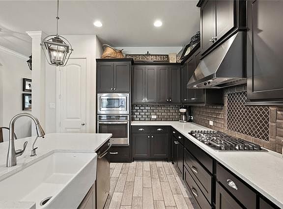 5th image of 692 El Camino Dr