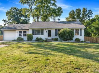 611 Parker Dr, Ballwin, MO 63021