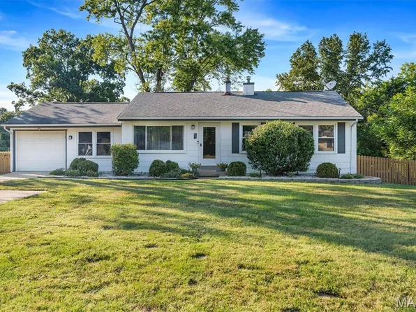 611 Parker Dr, Ballwin, MO 63021