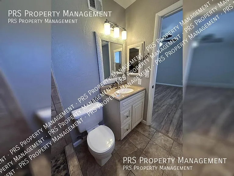 2207 W Monroe St — Photo 36