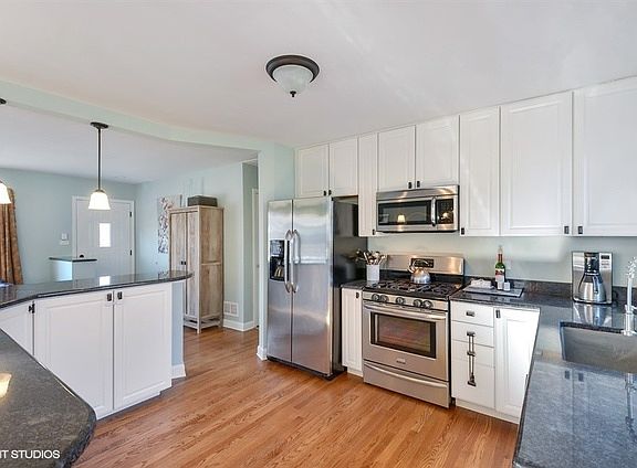 4th image of 9337 Keeler Ave