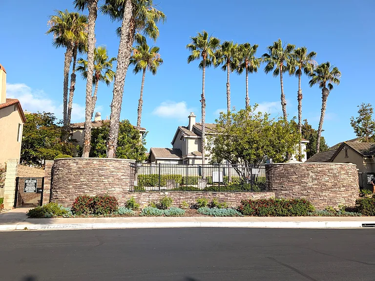 1 Halcyon Ln — Photo 17