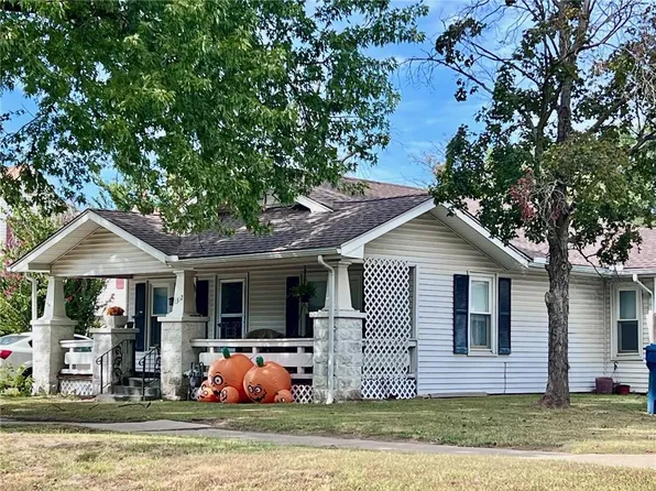 1312 W 3rd St, Coffeyville, KS 67337